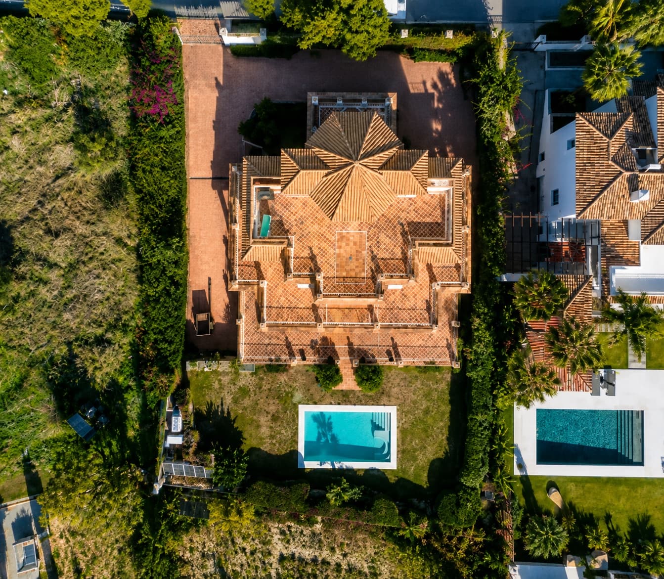 Great Villa in its setting: the sierra behind, the Mediterranean to the right